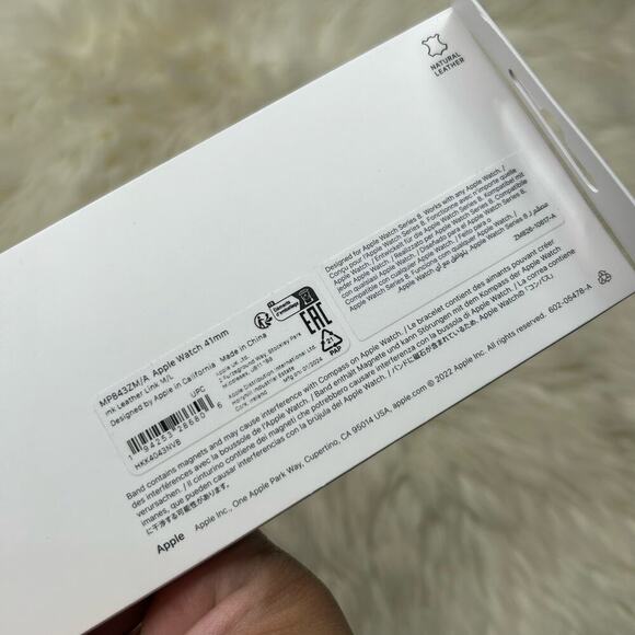 Apple Watch Band - Leather Link (41mm) - Ink - M/L New MP843ZM/A - Picture 3 of 4